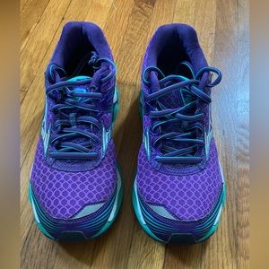 Mizuno Wave Paradox 2 purple size 9 like new condition